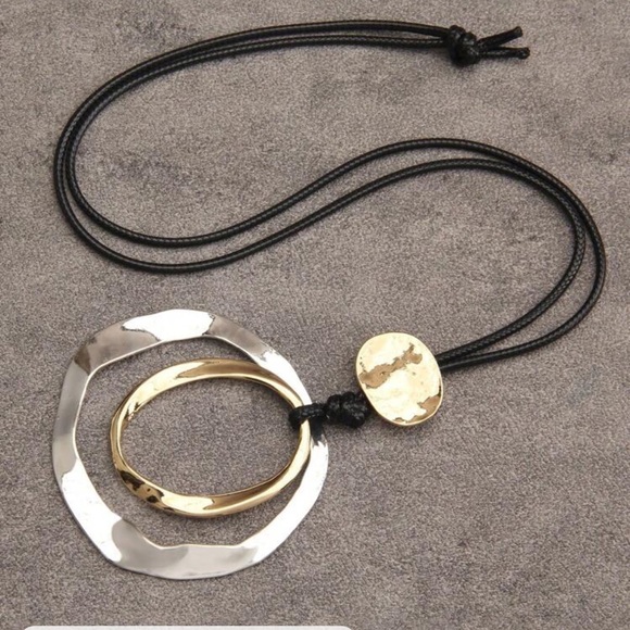 New two large ring shaped necklace - Picture 2 of 4